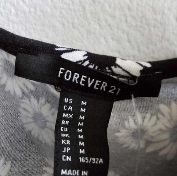Forever 21 - Daisy Top - Picture 2 of 3